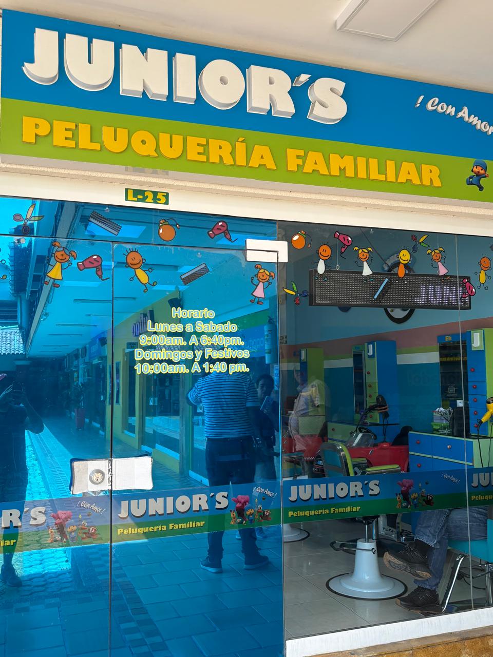 Junior's Peluquería Familiar