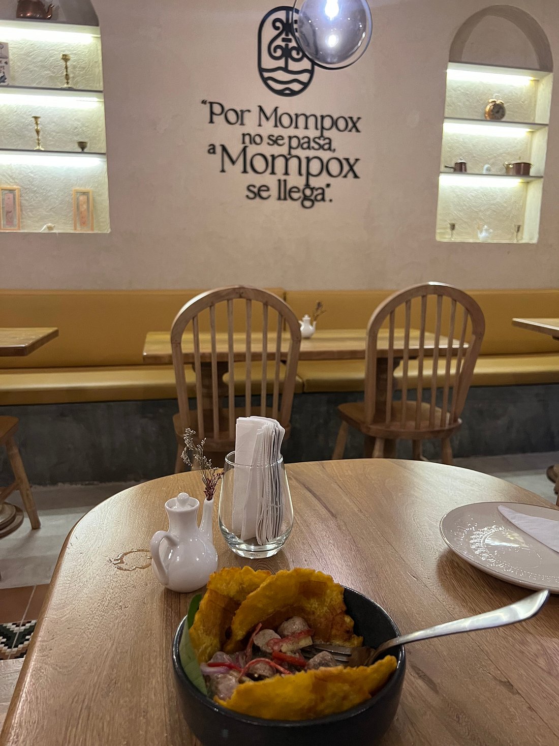 Mompox Café & Bistró